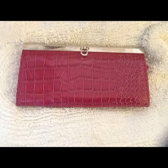 Dusky Rose wallet with alligator look 🥁Free 🥁with any $35 purchase - Picture 1 of 4